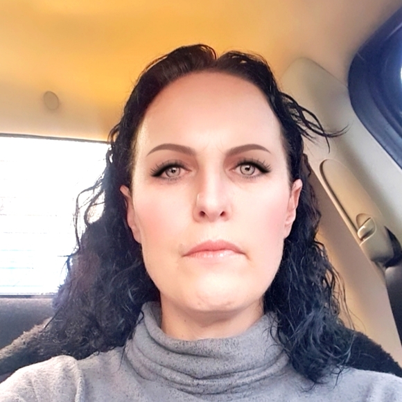 Meet your Posher, Danielle - Picture 1 of 1